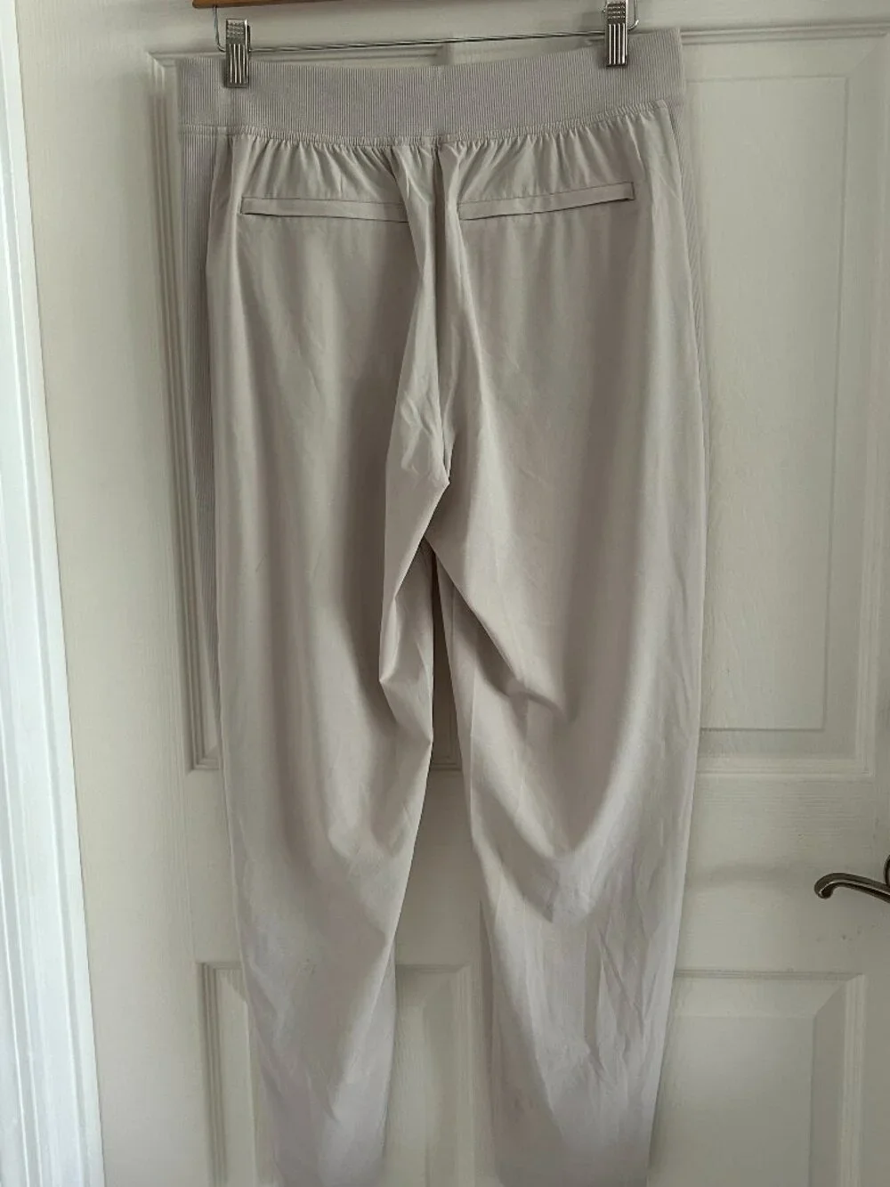 Athleta Tan Brooklyn Mid Rise Ankle Pant Size 8  Wrinkle-resistant, stretch fabr